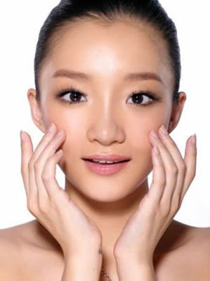 夏日不易化濃妝 小心曬傷你的肌膚