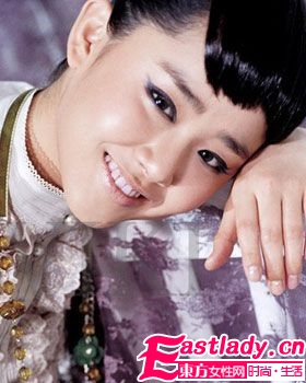 韓國女星風(fēng)情眼妝大PK