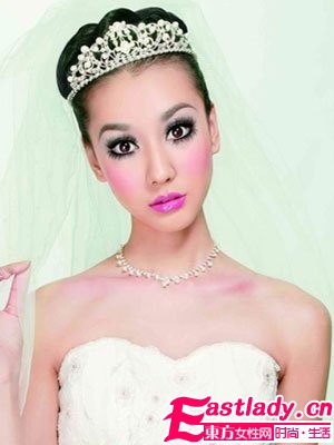 新年款可愛粉紅芭比娃娃妝