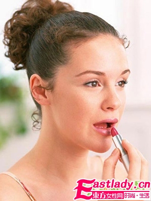 唇部養(yǎng)護(hù)5步走 養(yǎng)出水潤(rùn)唇