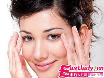 使用眼部精華素的6個(gè)注意