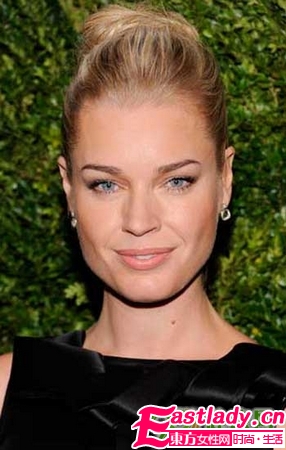 11位女星裸妝斗艷 笑容自信