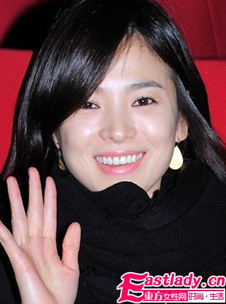 明星支招 祛除浮腫眼圈按摩法