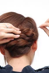 超時(shí)尚的麻花辮盤(pán)發(fā)