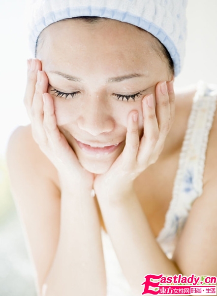 消滅唇角粉刺UP挑花運(yùn)