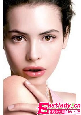 四招讓你的嘴唇水嫩飽滿