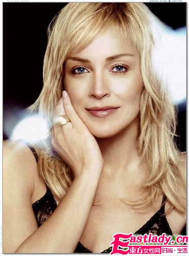 50歲莎朗.斯通是怎么抗衰老的