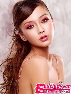 2月星座的浪漫桃花妝