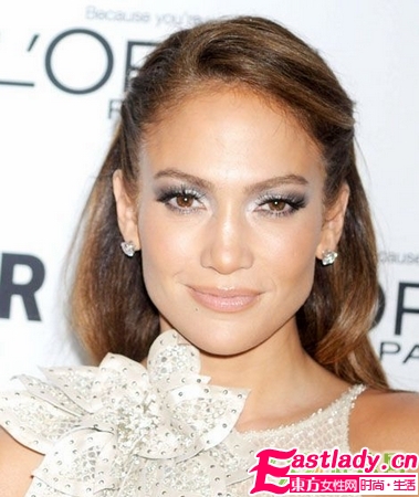 百變半扎頭 保暖又時(shí)尚