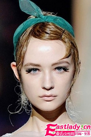 2012春夏女裝秀場復(fù)古發(fā)型