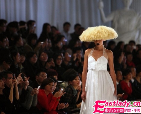 頂級(jí)假發(fā)展