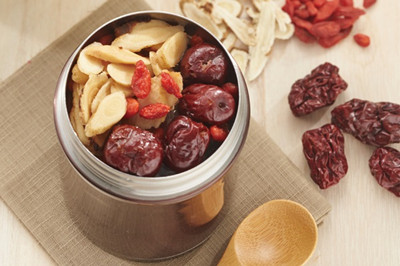 黃芪紅棗枸杞茶好處多 卻也有飲用注意事項