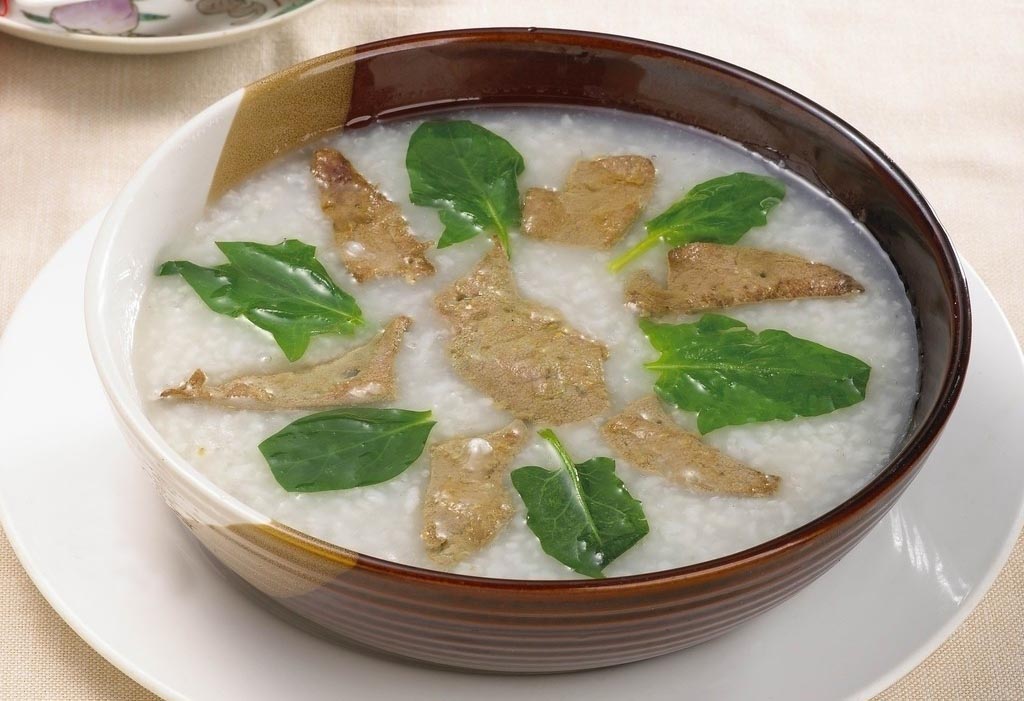 女性冬季美容養(yǎng)顏粥 喝出水嫩女人