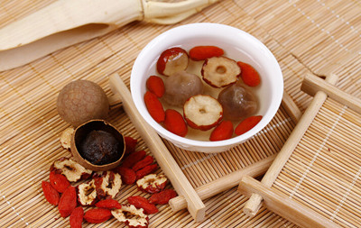 黃芪紅棗枸杞茶好處多 卻也有飲用注意事項