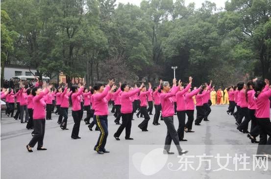 中老年人跳廣場健身操的好處有哪些