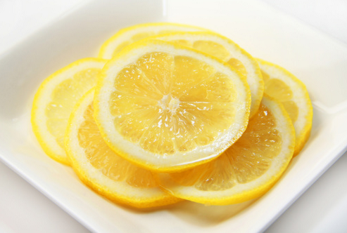 檸檬片泡水的功效 美白潤(rùn)膚提高免疫力