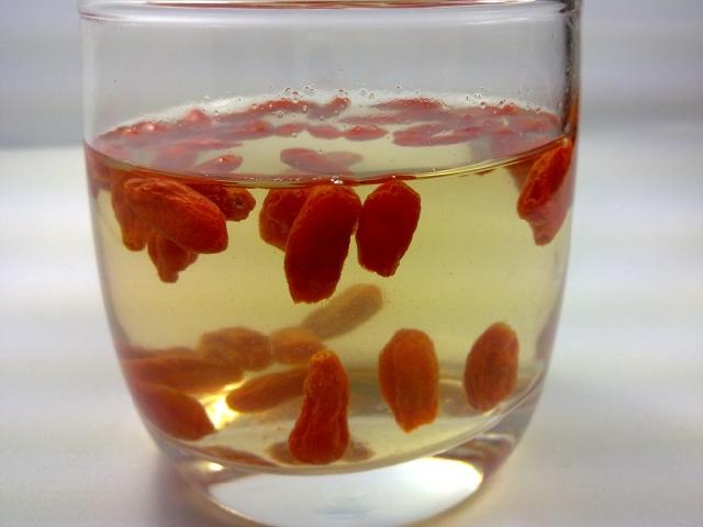 枸杞子泡茶喝有什么好處 揭秘枸杞子泡茶功效