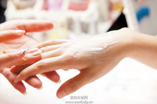 手上脫皮是怎么回事呢 輕松幾招讓你告別脫皮
