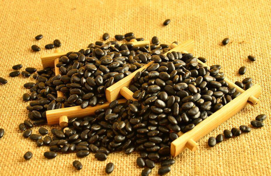 手把手教你黑豆泡醋的做法 趕緊學(xué)起來(lái)