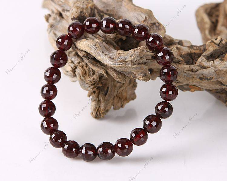 紅石榴石的功效與作用 如何鑒別紅石榴石真假