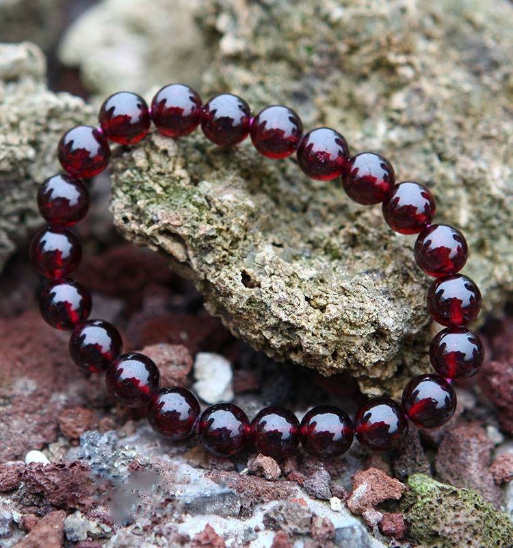 紅石榴石的功效與作用 如何鑒別紅石榴石真假