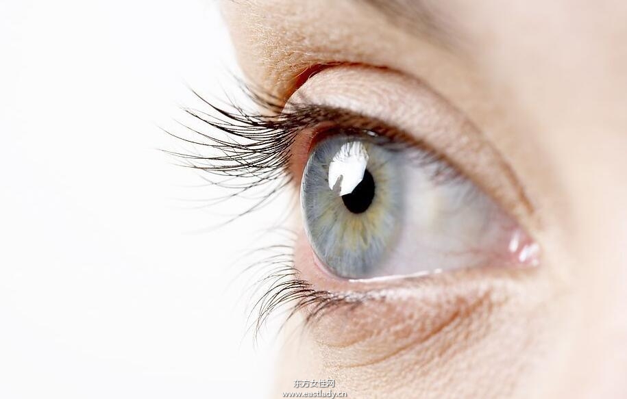 上眼皮突然下垂怎么辦 這可能是疾病信號