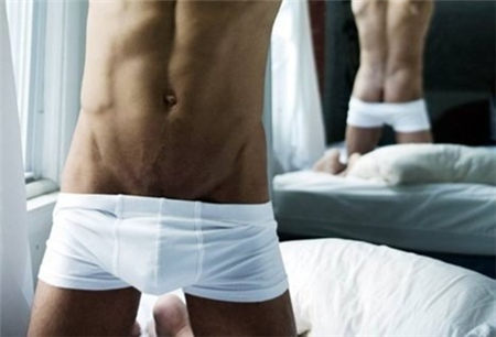 男人也有g(shù)點(diǎn) 最敏感地方不是龜頭而是。。。