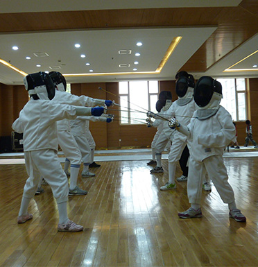 擊劍運(yùn)動(dòng) 兒童練擊劍運(yùn)動(dòng)的好處和注意事項(xiàng)