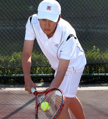 打網(wǎng)球好處多 打網(wǎng)球可以預(yù)防多種疾病