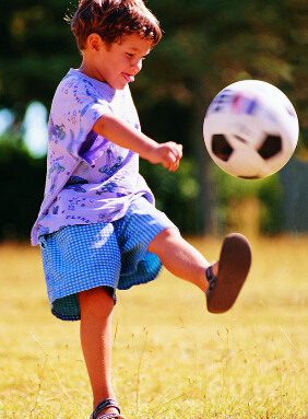 踢足球的好處 小孩踢足球有什么好處