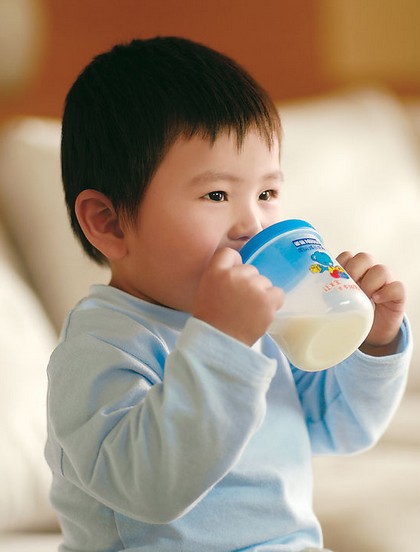 嬰兒奶粉 嬰兒吃什么奶粉好