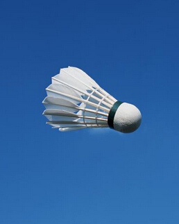 打羽毛球的好處 秋季打羽毛球的好處