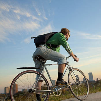 騎車對(duì)身體有哪些好處 騎自行車的優(yōu)缺點(diǎn)