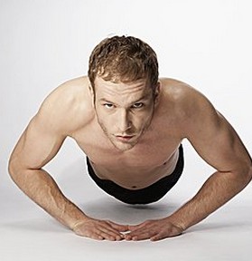 俯臥撐的好處 俯臥撐來助你完美胸肌