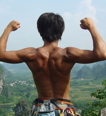 男人單有腹肌還不夠 有背肌才更性感可靠