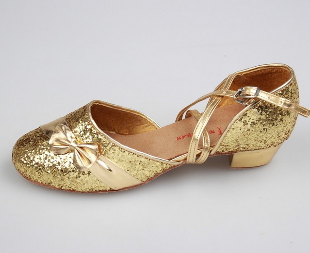 拉丁舞鞋 拉丁舞鞋的選購(gòu)方法和誤區(qū)