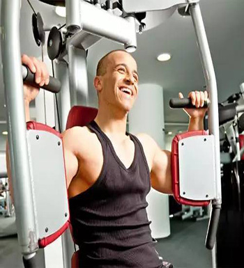 男性如何練胸肌  教你練出性感胸肌的方法