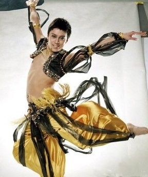 男人跳肚皮舞不奇怪 男人也能跳好肚皮舞