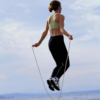 跳繩的好處  女人跳繩運動可抗衰老