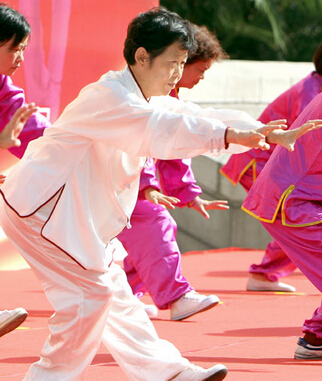 如何練習氣功自我養(yǎng)生 氣功主要是調(diào)節(jié)心理