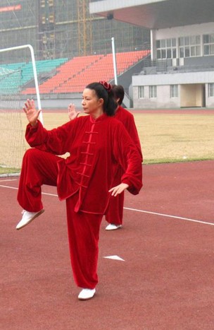 怎樣預(yù)防感冒 四式養(yǎng)肺功防御感冒