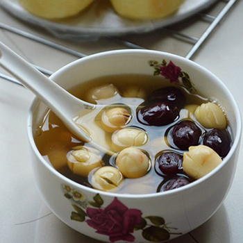 如何補(bǔ)血益氣 女性吃紅棗銀耳蓮子湯的功效