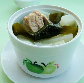 秋季養(yǎng)生 蘿卜排骨湯 補(bǔ)鈣養(yǎng)血壯陽(yáng)