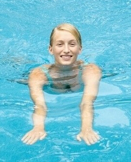 游泳入門 學游泳首先要克服對水的恐懼感