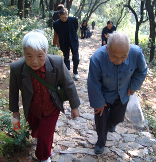 老年人養(yǎng)生 老年人爬山需要注意的事項