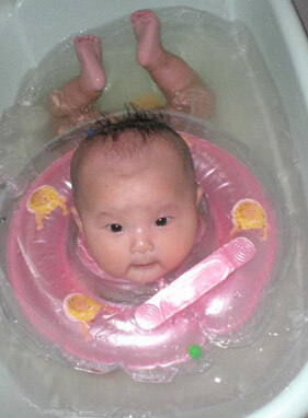 嬰兒游泳 冬季嬰兒游泳的好處與注意事項