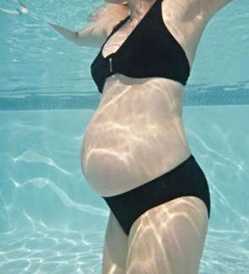 孕婦游泳應(yīng)選哪種游泳姿勢(shì) 需注意哪些事項(xiàng)