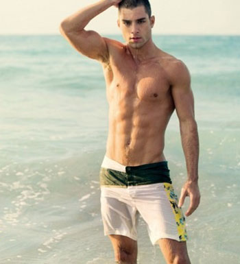 如何在泳池一展風采  挑對泳衣是關(guān)鍵