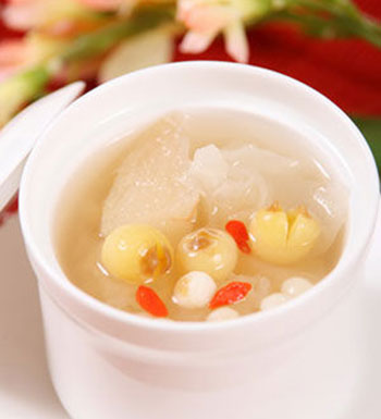 銀耳的功效與作用 適合夏季食用的銀耳湯