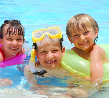 夏季游泳要注意保護(hù)眼睛